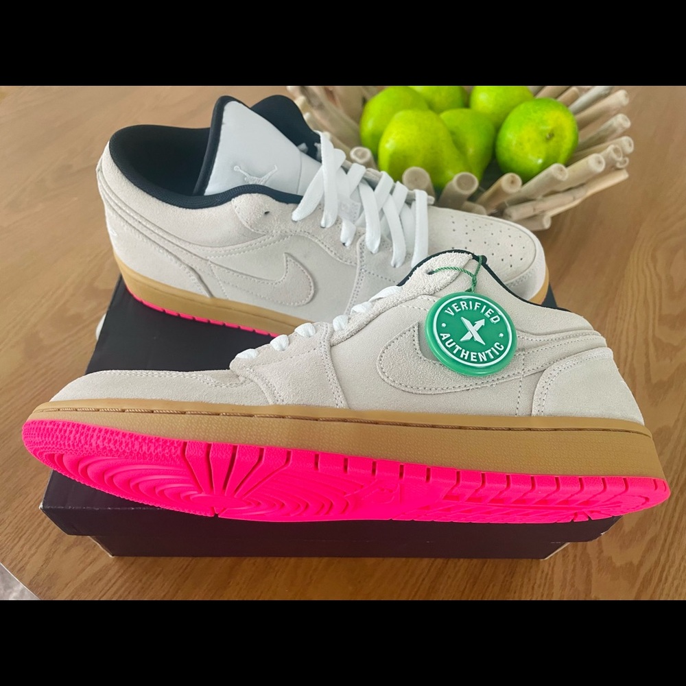 Mens Size 8.5 Air Jordan 1 Low White Gum Hyper Pink